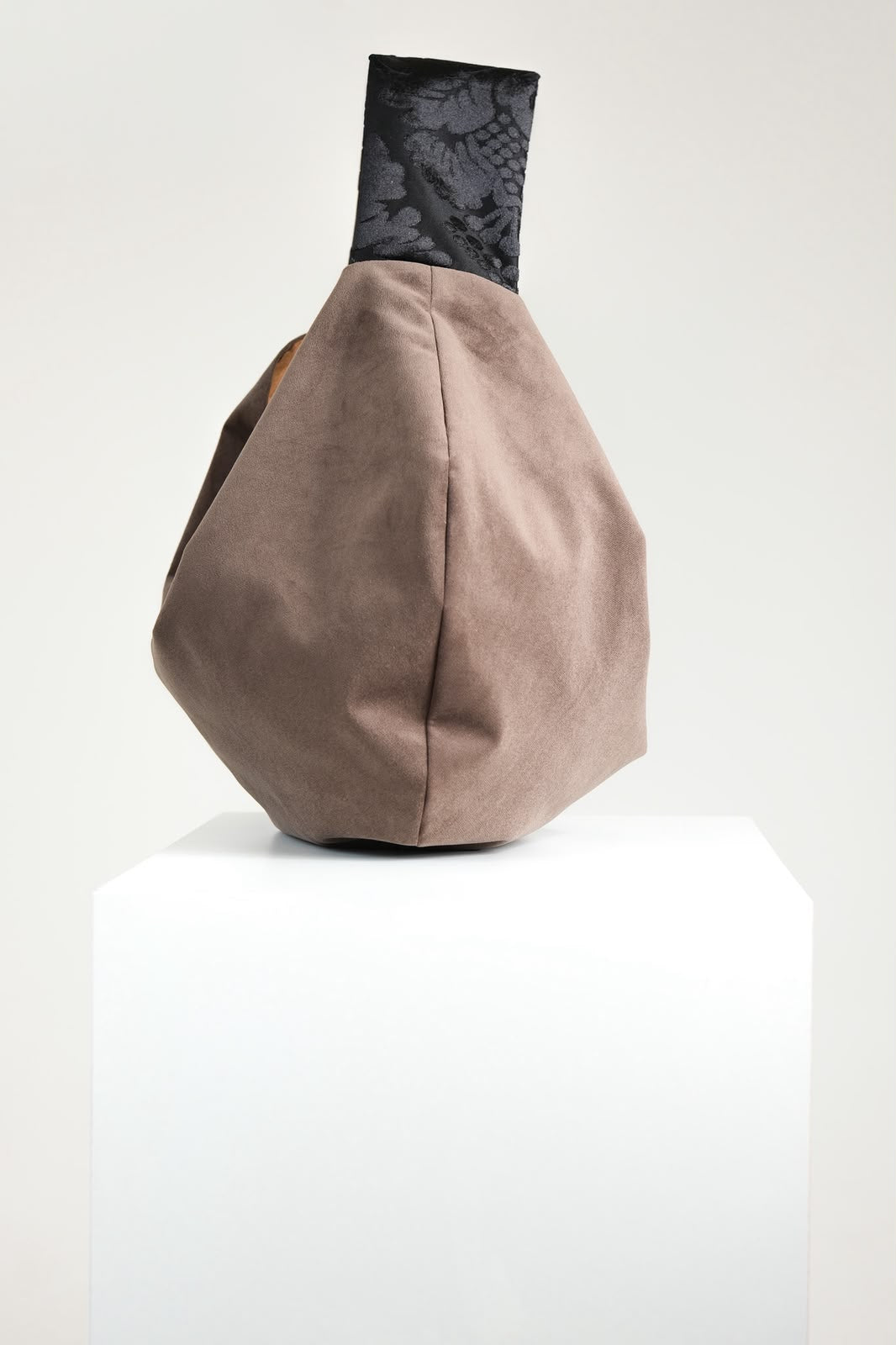 MaxiBag beige con manico broccato nero