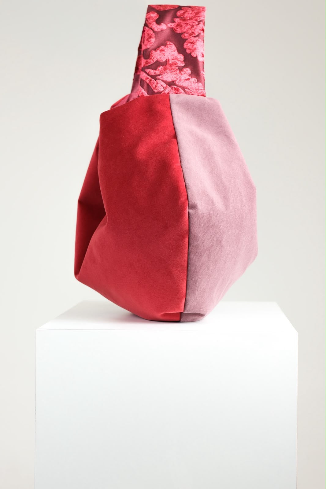 Maxi bag duo viola e rosa con manico broccato