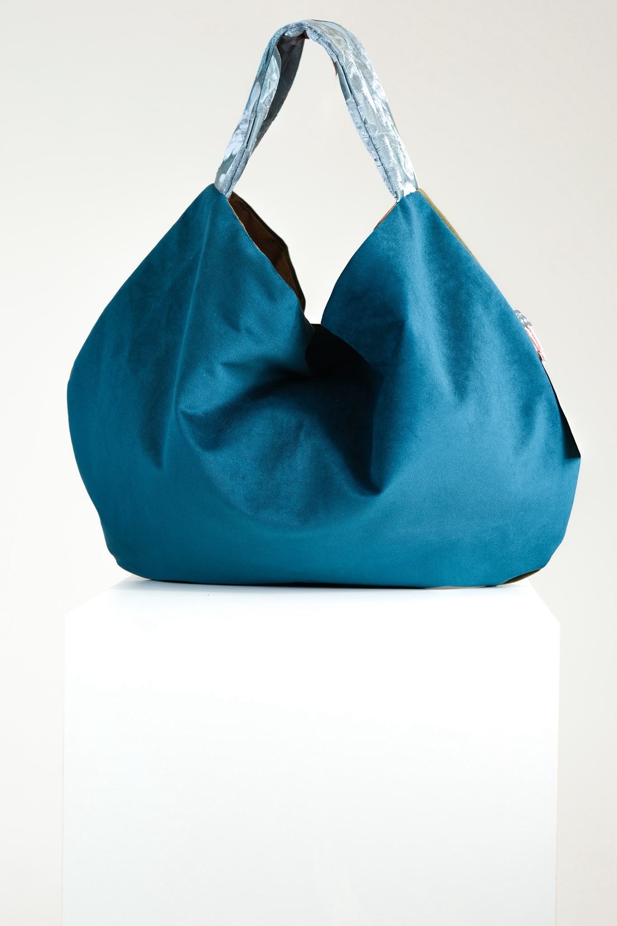 MaxiBag duo verde e blu con manico broccato azzurro