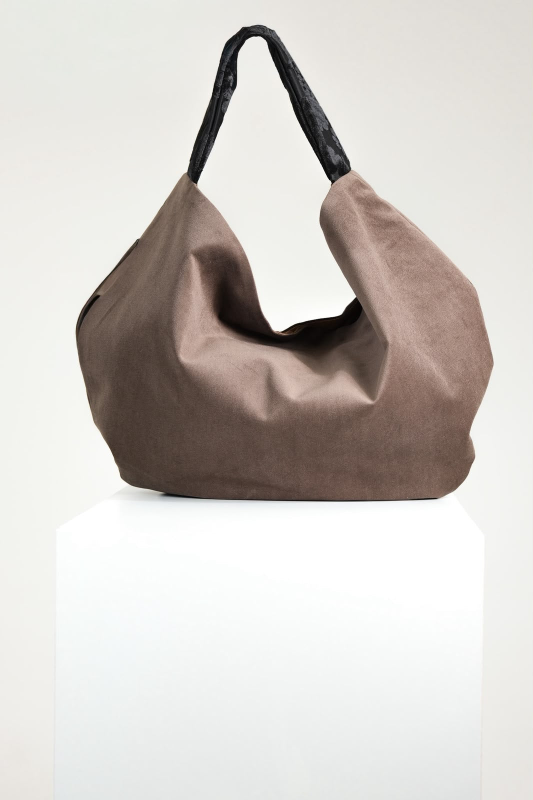 MaxiBag beige con manico broccato nero