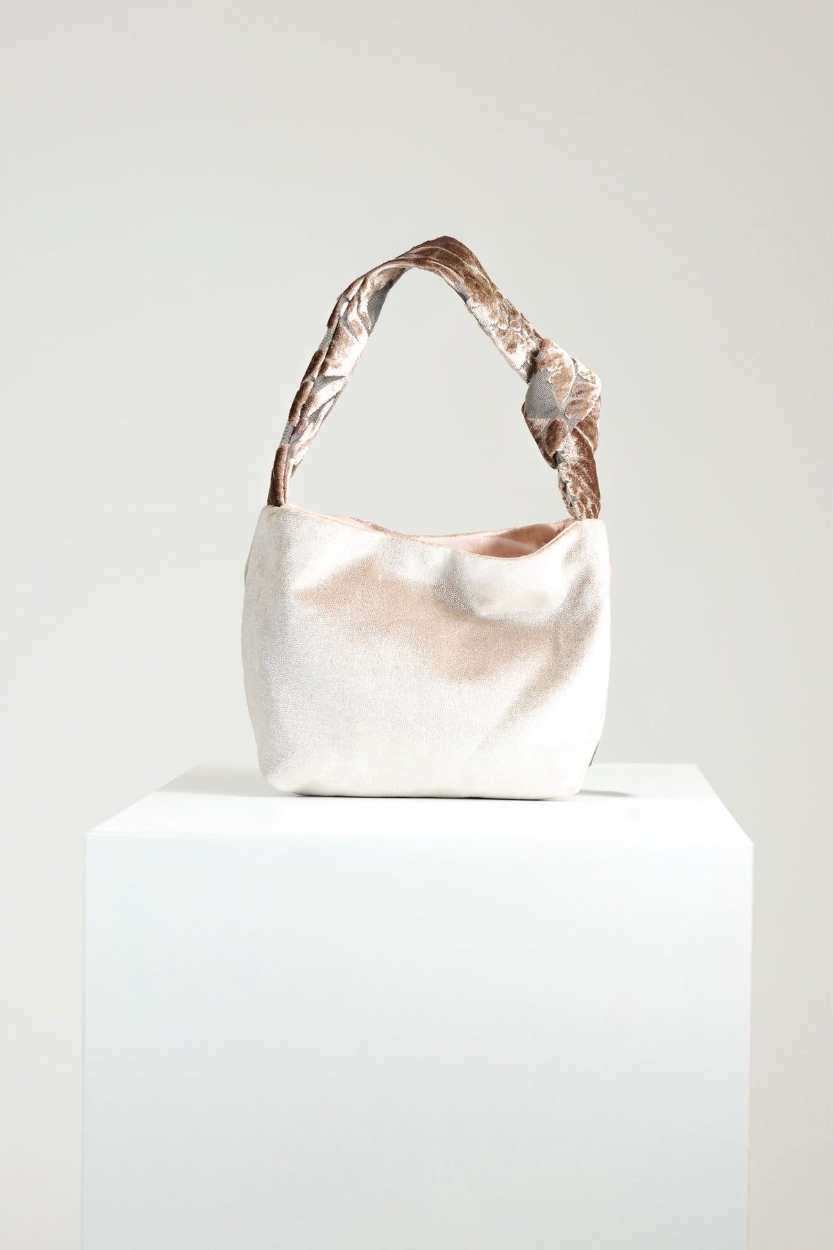 Nodo Sofia broccato beige